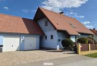 Sonniges Einfamilienhaus mit gepflegtem Garten, Terrasse, Balkon und Doppelgarage