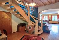 SEHR GERÄUMIGES EIN-ZWEIFAMILIENHAUS MIT STIL IN SONNIGER LAGE