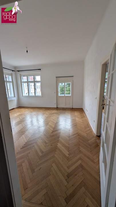 Charmante 2 Zimmerwohnung mit ca. 60 m² und 2 Balkonen mit ingesamt ca. 10 m² im 2. Stock eines Altbaus in sehr guter Lage des 15. Bezirk, unweit des Westbahnhofs, der Lugner City und der Stadthallte
