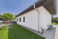 Moderner Bungalow mit Pool, Garage und Traumgarten – Wohnen auf einer Ebene
