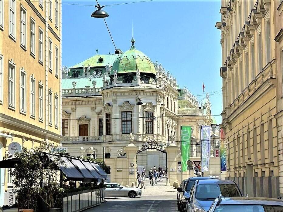 SCHLOSS BELVEDERE-NÄHE, 85 m2 Altbau, 3 Zimmer, Einbauküche, Parketten, Wannenbad/Dusche, noch vermietet, Karolinengasse