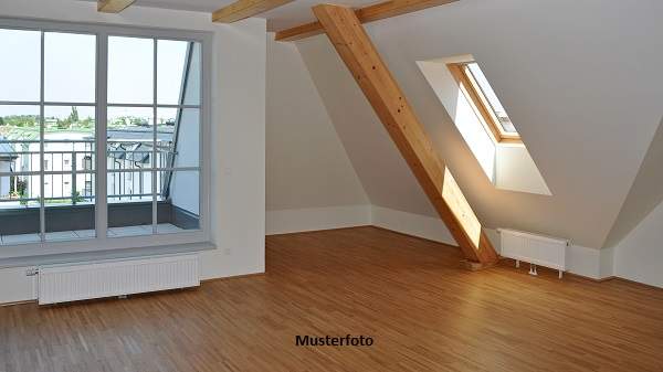 Wohnung mit Dachterrassenflair und Altbaucharme
