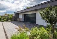 Außergewöhnliches Designerhaus mit viel Raum zur Entfaltung | 8 Zimmer, Edelstahlpool, Sauna, Weinkeller | Vereint Wohnen und Arbeiten | Barrierefrei