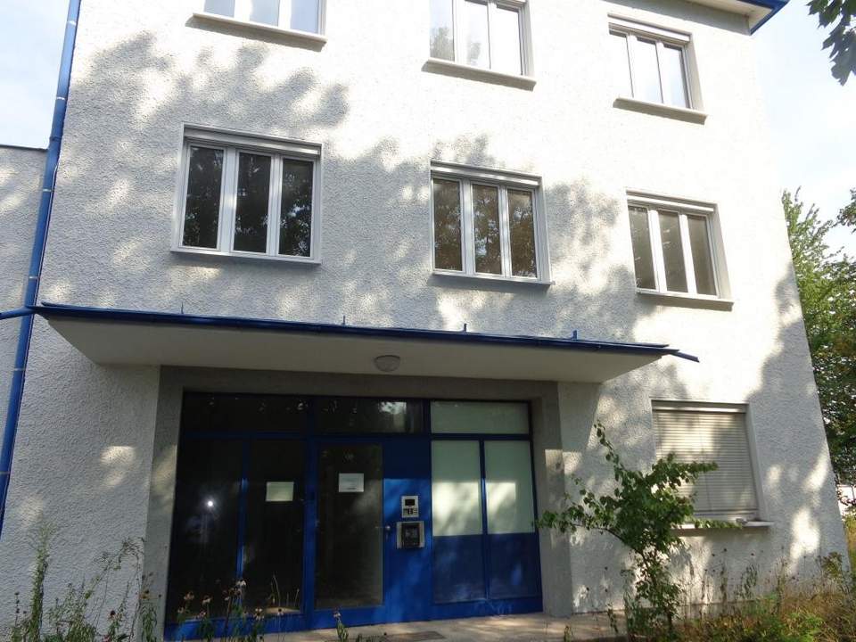 Große Betriebsliegenschaft mit Erweiterungsmöglichkeiten für Lagerung oder Produktion zu verkaufen!