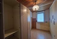 LIEBEVOLLES, SANIERUNGSBEDÜRFTIGES LANDHAUS MIT KLEINEM HOLZSCHUPPEN UND RUHIGEM INNENHOF MIT BESTER INFRASTRUKTUR UND BAHNANBINDUNG