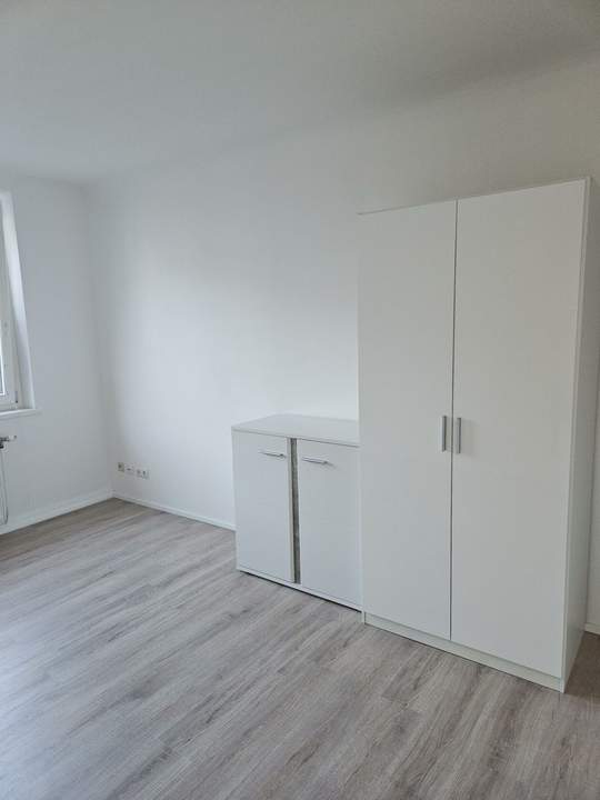 Zimmer Nr. 2 in einer Mädchen - WG ist ab Juli verfügbar !!! Studentenzimmer oder Arbeiterquartier!