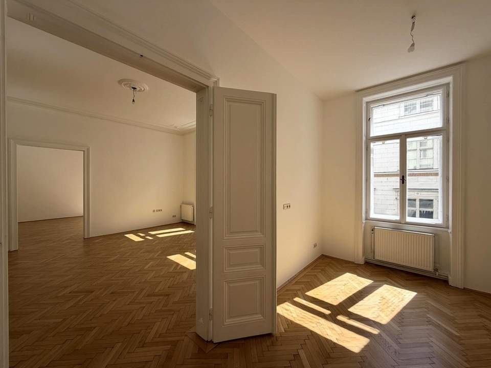 Altbau-Büro / 5-Zimmer mit Balkon - UNBEFRISTET // Period-Office / 5-Rooms with Balcony - UNLIMITED LEASE //