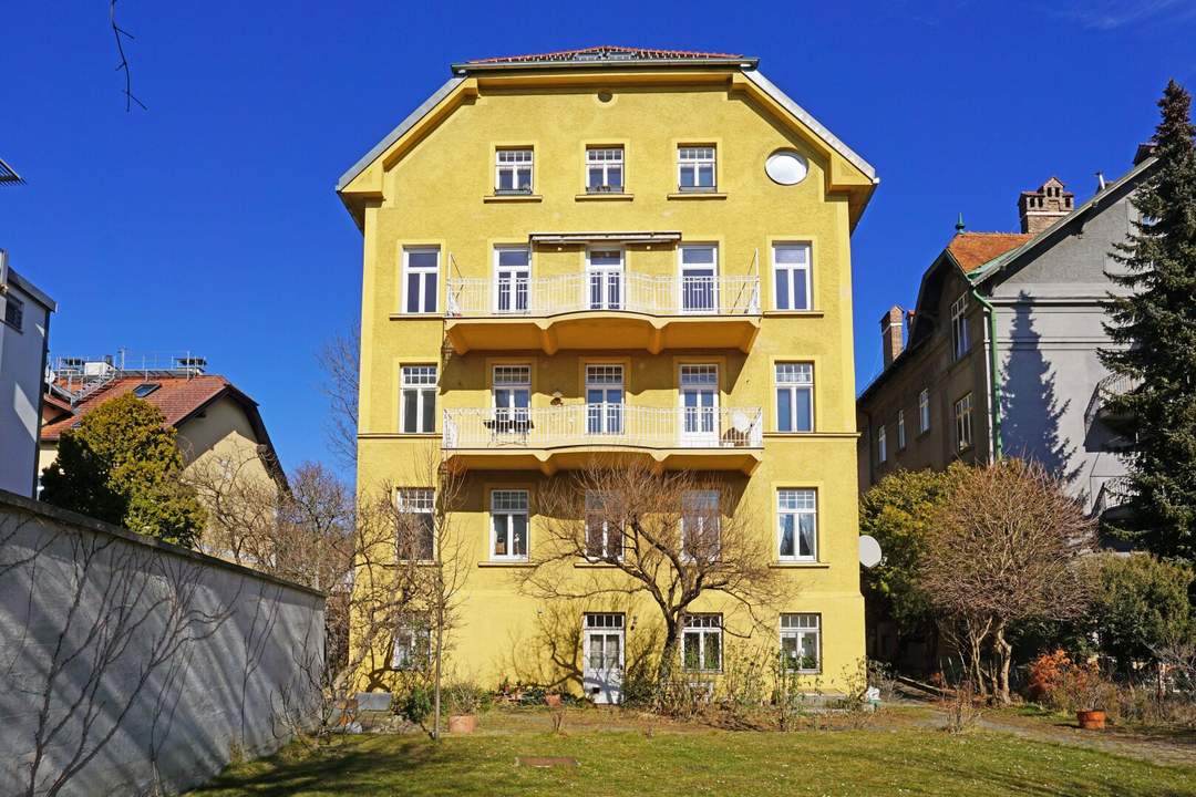 Helle, freundliche Altbauwohnung mit Südbalkon in Gründerzeithaus mit Gemeinschaftsgarten