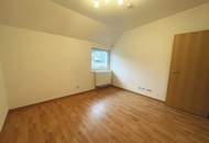 Charmante Dachgeschosswohnung mit 3 Zimmern & Balkon – Wohnen mit Weitblick