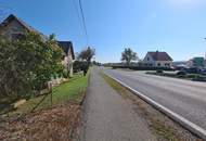 Altes Bauernhaus mit weiterem Bürocontainer im Bauland samt angrenzender Freilandfläche in guter Lage!