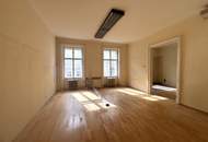 UNBEFRISTET - <> Repräsentatives 7-Zimmer Altbau-Büro mit Blick auf das Rathaus – ca. 300 m² in bester Innenstadtlage