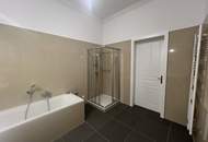 UNBEFRISTET - Repräsentative 9-Zimmer Altbauwohnung mit Balkon und Blick auf das Rathaus – ca. 293 m² in bester Innenstadtlage - auch ideal als Büronutzung