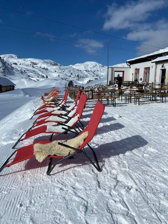 Berghütte/Alm in traumhafter Alleinlage mit Blick auf das atemberaubende Dachsteinmassiv