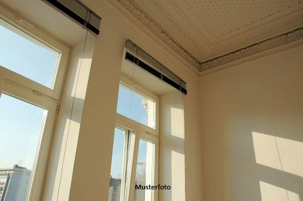 Großzügige Altbauwohnung mit klassischer Raumaufteilung