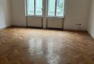 Charmante 3 - Zimmer - Altbauwohnung mit Balkon im Bezirk Jakomimi - WG - geeignet!