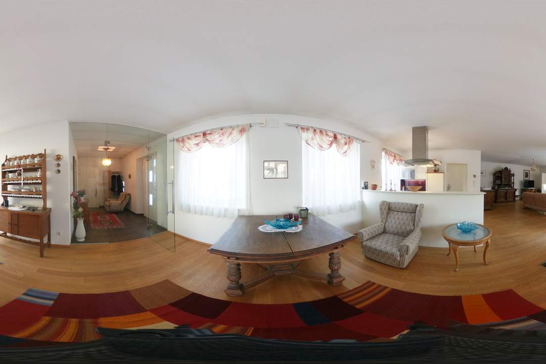 Bezugsfertiges LANDHAUS mit uneinsichtigem Innenhof im Zentrum von Burgau