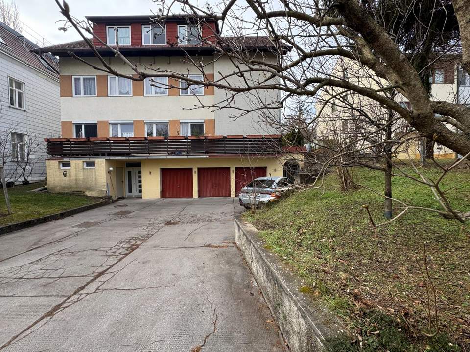 Kleines Neubau-Zinshaus am Wilhelminenberg