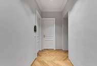 Exklusiv sanierte Altbauwohnung mit Balkon, Stuckdecke und elegantem Wohnambiente