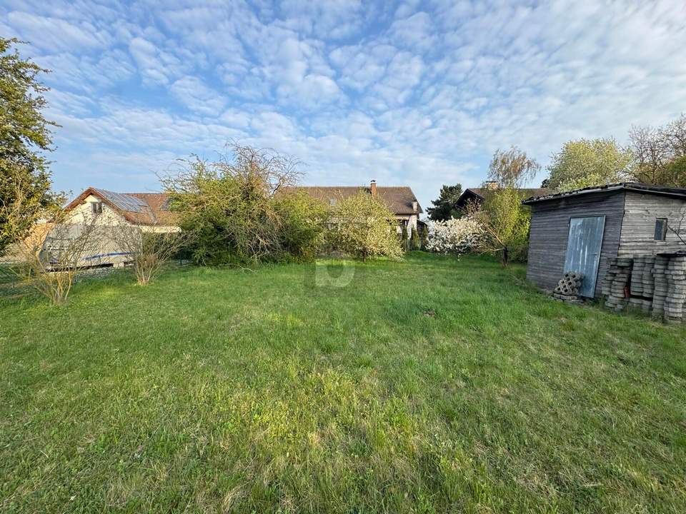 WUNDERSCHÖNES GROßES GRUNDSTÜCK IN RUHIGER UND GRÜNER LAGE