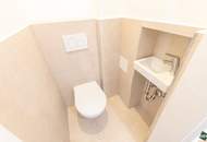 Erstbezug nach Sanierung: Schöne 3-Zimmer-Altbauwohnung mit Balkonmöglichkeit