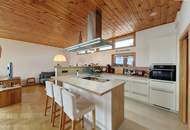 ++ TRAUMBLICK über den gesamten Neusiedler See ++ Architektenvilla mit weitläufigem Garten und traumhaftem Seeblick in idyllischer Lage! + Teilung und weitere Bebauung des Grundstückes möglich