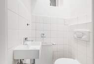 Grosszügige helle 2-Zimmer Altbau-Wohnung in zentraler Lage