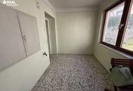 Haus in Loidesthal mit Terrasse, Garage und viel Potenzial zur Sanierung!