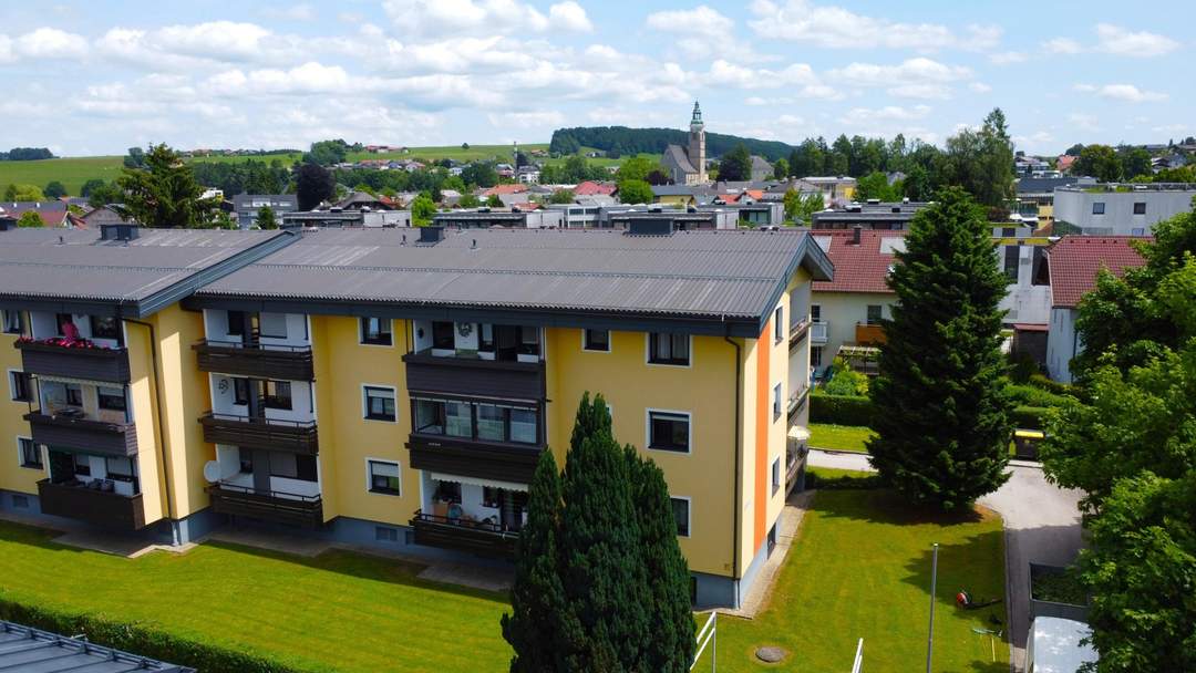 Familienhit - 4.Zi.-Wohnung mit Loggia und Einzelgarage