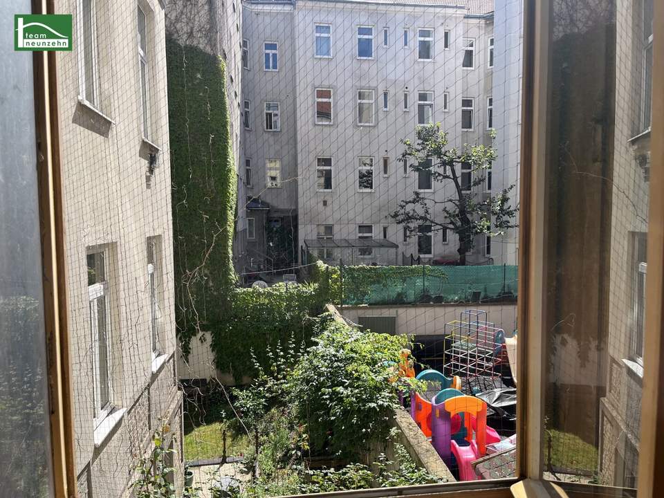 LEERSTEHENDE UND RENOVIERUNGSBEDÜRFTIGE WOHNUNG IN GEPFLEGTEM ALTBAU! LIFTBENÜTZUNG INKLUSIVE! SCHLAFZIMMER HOFSEITIG!