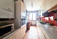 TOP-LAGE NAHE ROTER BERG!! Ruhig gelegene, lichtdurchflutete FAMILIENWOHNUNG – Auch trennbar!