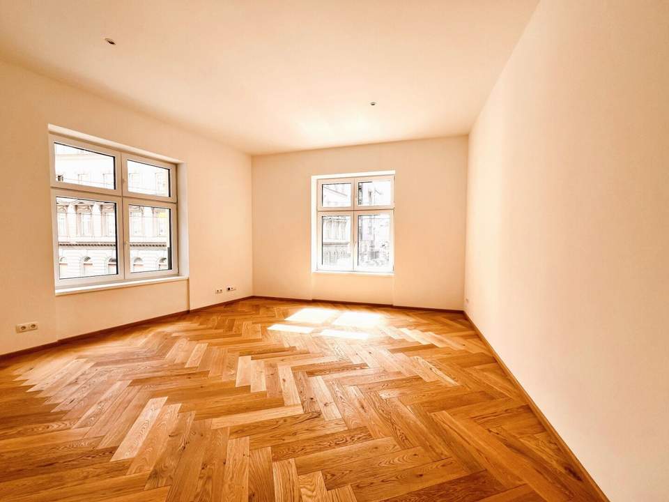Erstbezug - Toll aufgeteilte, hochwertig sanierte 3 Zimmer Altbauwohnung plus BALKON (Top12)