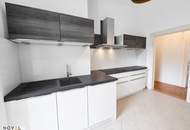 Hochwertig möblierte 3-Zimmer-Wohnung mit Balkon