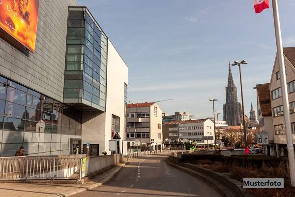 Renditeobjekt: Zinshaus mit Geschäftslokalen und Wohnungen