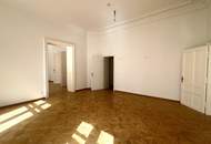 UNBEFRISTET - Repräsentative 9-Zimmer Altbauwohnung mit Balkon und Blick auf das Rathaus – ca. 293 m² in bester Innenstadtlage - auch ideal als Büronutzung