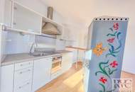 Stilvolle Dachgeschosswohnung in gepflegtem Altbau