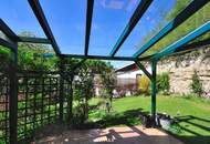 Unterkellerter Bungalow mit traumhaftem Garten u. Doppelgarage in zentraler Lage!