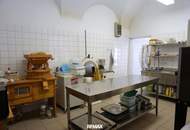 Ladenlokal mit großzügigen Arbeitsräumen und Kühlhäusern auf ca. 100m2