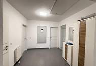 Bungalow mit großzügigem Nebengebäude, Terrasse und nachhaltiger Heiztechnik