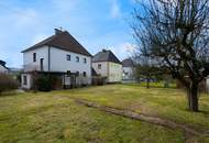 Charmantes Zweifamilienhaus mit traumhaftem Garten und Garage in Christkindl