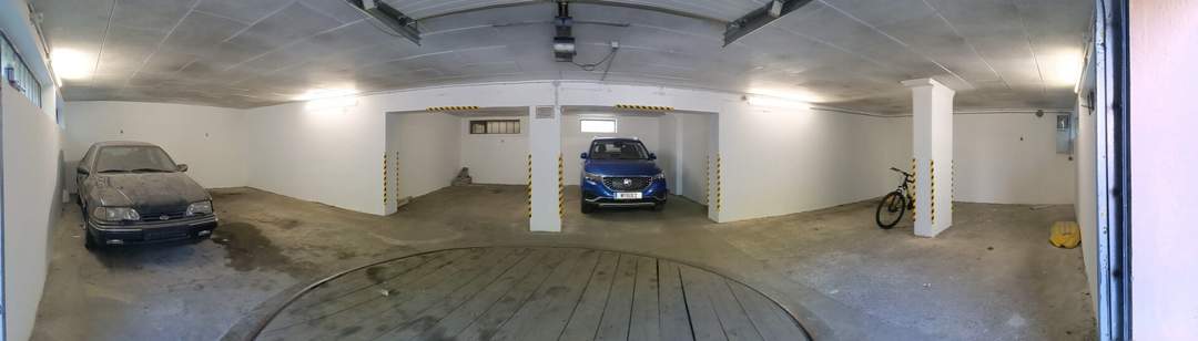 Puchsbaumplatz 2: Garage mit 6 Stellplätzen zu verkaufen