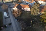 Geräumiges Haus mit Potenzial und großem Garten in Theiß !