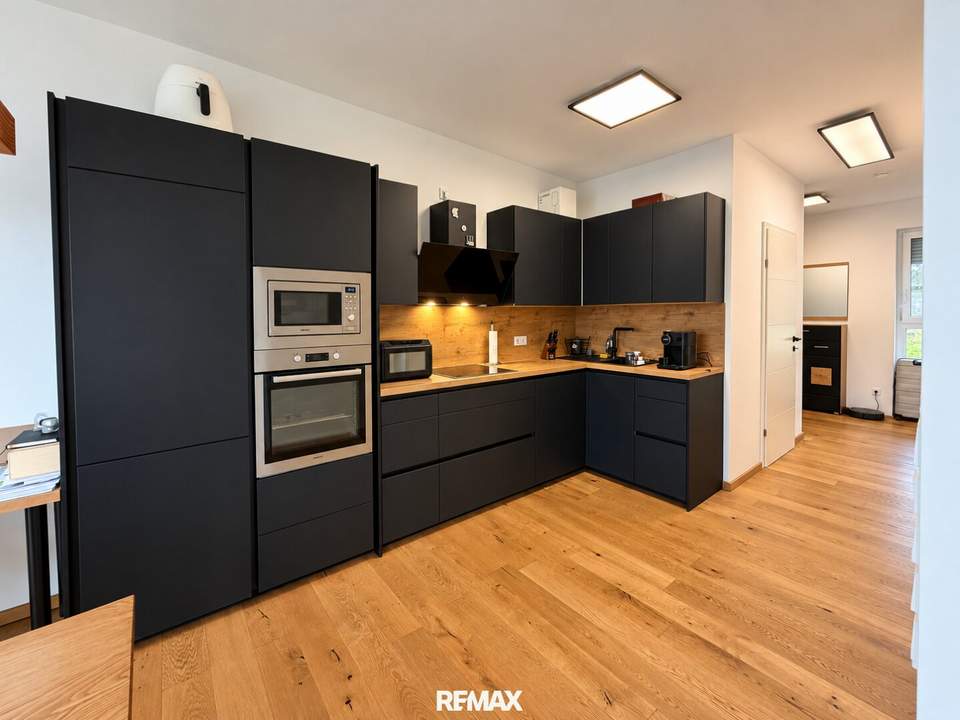 Attraktive 2-Zimmer-Wohnung mit Balkon & extrabreitem Tiefgaragenplatz