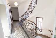 Erstbezug nach Sanierung: Schöne 3-Zimmer-Altbauwohnung mit Balkonmöglichkeit