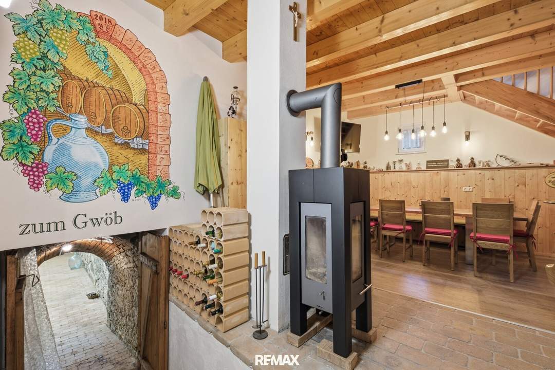 Neuwertiges Weinpresshaus (Bj. 2018) mit traditioneller Kellerröhre und Gartenfläche in Immendorf