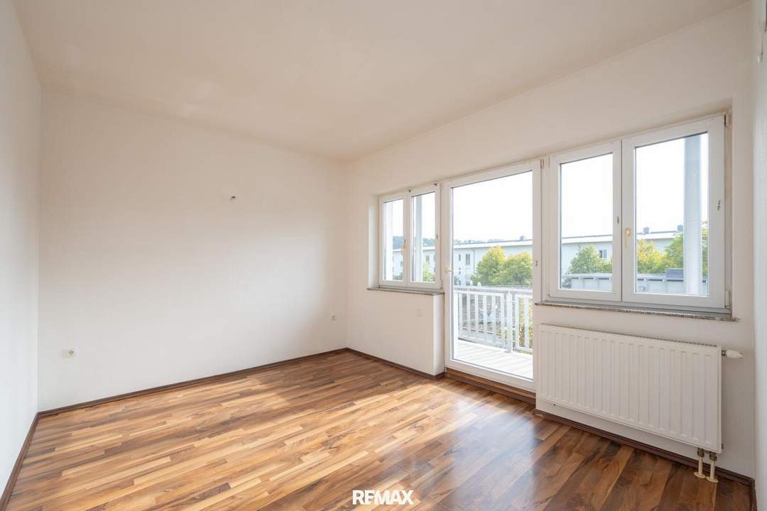 Sonniges Mini-Apartment mit Badezimmer und Balkon in zentraler Lage - Zimmer 17! Nähe BMW, SKF!!!