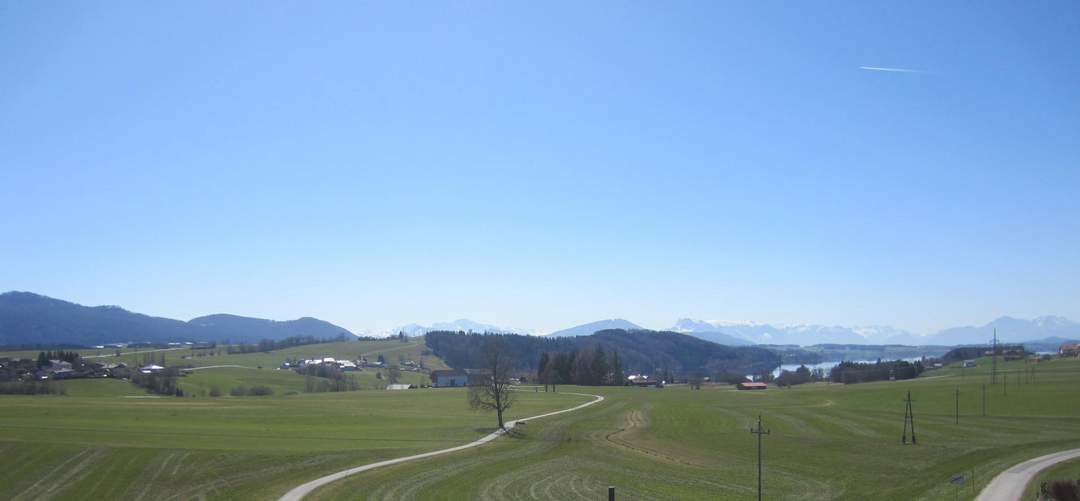 Schöne 2-Zimmer-Dachgeschosswohnung mit Süd-Balkon und See-Fernblick!