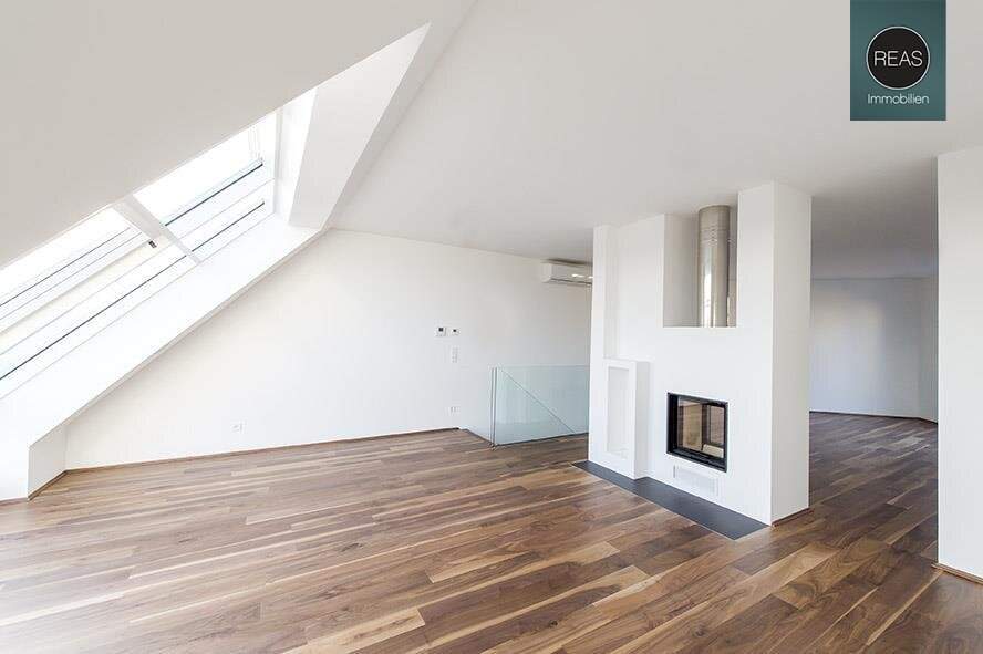 Bis Mai. 2032 befristet vermietete klimatisierte Dachgeschoss Maisonette mit 2 Terrassen und Kamin nahe Uno City!