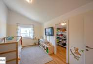 traumhafte Doppelhaushälfte mit Grünblick - PV, Wärmepumpe und Klimaanlage - Videobesichtigung online!