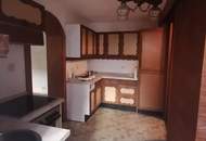 Teilsanierte Endreihenhaushälfte in Schwaz – Stadtrandlage, schöner Garten