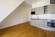 / IN DEN RUHIGEN INNENHOF AUSGERICHTET / DACHGESCHOSSWOHNUNG / TERRASSE / 2 ZIMMER